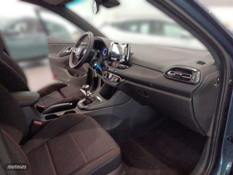 hyundai i30 1.0 tgdi n line 30a 120 de 2024 con 9 km por 22.490 eur. en cadiz foto grande (3)