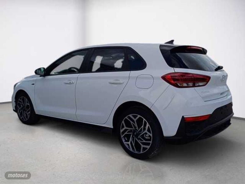 hyundai i30 1.0 tgdi n line 100 de 2024 con 9 km por 24.490 eur. en cadiz foto grande (2)