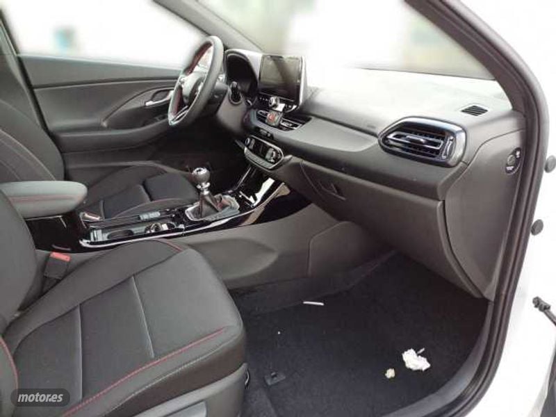 hyundai i30 1.0 tgdi n line 100 de 2024 con 9 km por 24.490 eur. en cadiz foto grande (3)