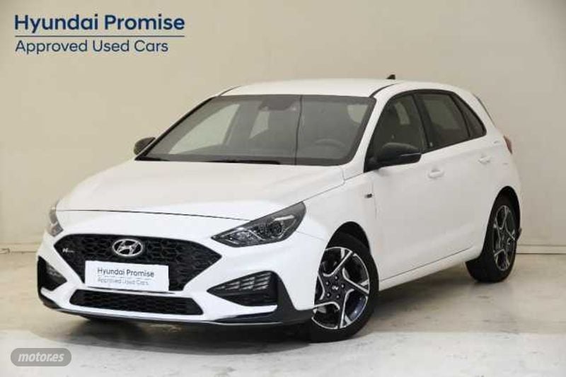 Hyundai i30 ordenador viaje  de segunda mano - Hyundai i30 1.0 TGDI N Line 30A 120 de 2024 con 24.756 Km por 20.500 EUR. en Girona
