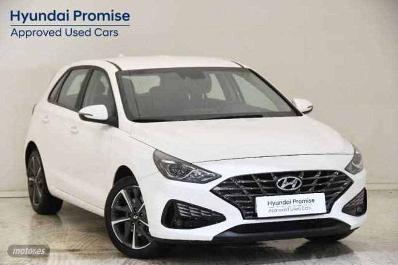 hyundai i30 1.5 dpi klass slx 110 de 2024 con 21.264 km por 17.900 eur. en girona foto grande (2)
