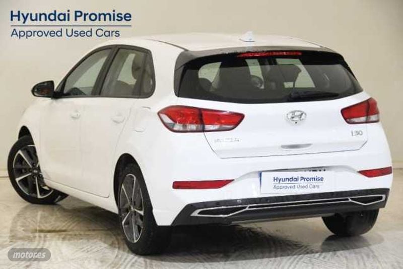 hyundai i30 1.5 dpi klass slx 110 de 2024 con 21.264 km por 17.900 eur. en girona foto grande (3)