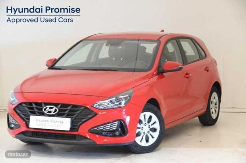 Hyundai i30 ordenador viaje  de segunda mano - Hyundai i30 1.5 DPI Essence 110 de 2024 con 7.286 Km por 16.900 EUR. en Girona