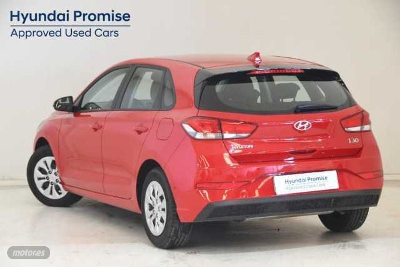 hyundai i30 1.5 dpi essence 110 de 2024 con 7.286 km por 16.900 eur. en girona foto grande (3)