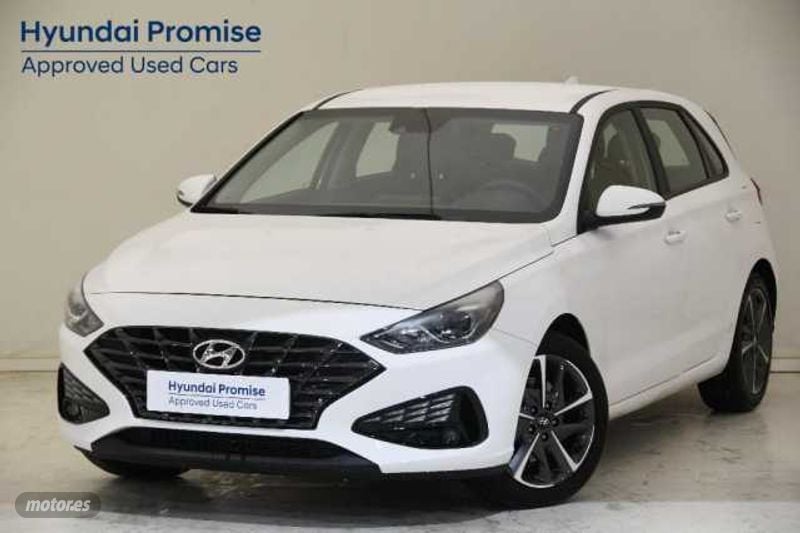 Hyundai i30 segunda mano  de segunda mano - Hyundai i30 1.5 DPI Klass SLX 110 de 2024 con 17.984 Km por 17.900 EUR. en Girona