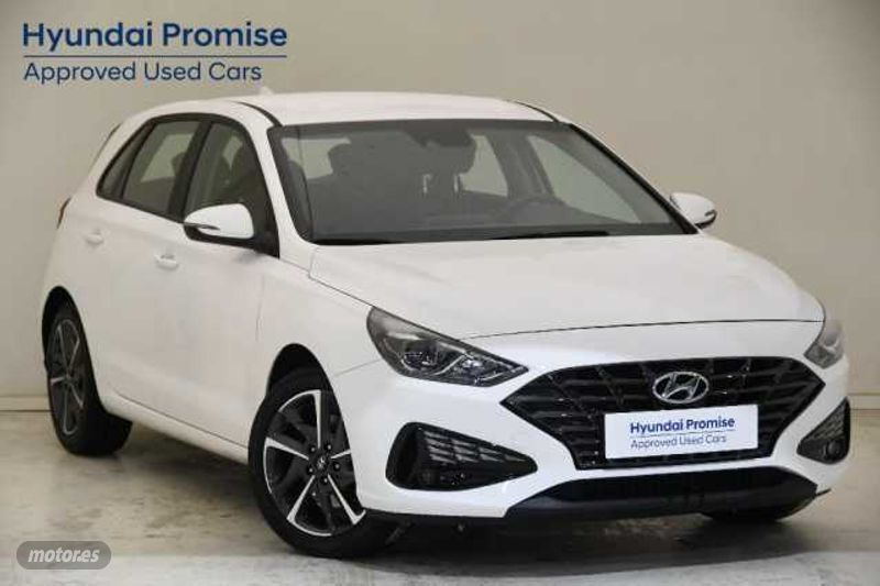 hyundai i30 1.5 dpi klass slx 110 de 2024 con 17.984 km por 17.900 eur. en girona foto grande (2)