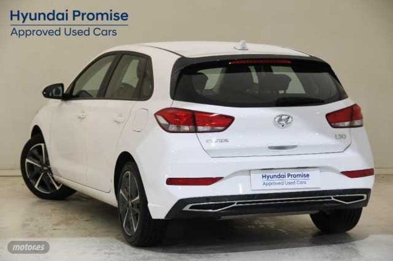 hyundai i30 1.5 dpi klass slx 110 de 2024 con 17.984 km por 17.900 eur. en girona foto grande (3)