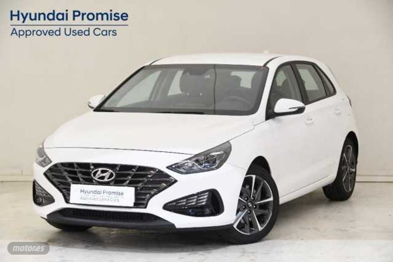 Limitador de velocidad  de segunda mano - Hyundai i30 1.5 DPI Klass SLX 110 de 2024 con 18.532 Km por 17.900 EUR. en Girona