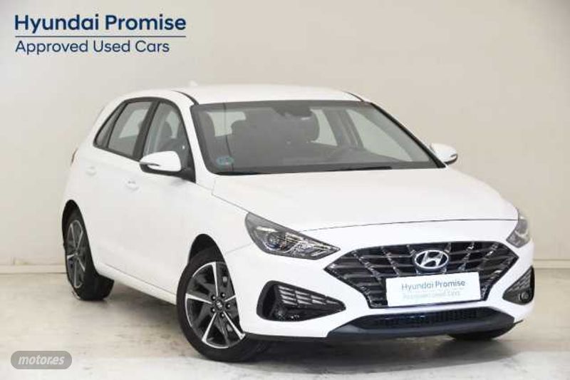 hyundai i30 1.5 dpi klass slx 110 de 2024 con 18.532 km por 17.900 eur. en girona foto grande (2)