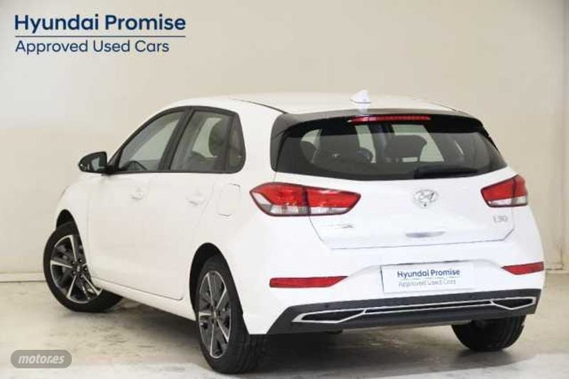 hyundai i30 1.5 dpi klass slx 110 de 2024 con 18.532 km por 17.900 eur. en girona foto grande (3)