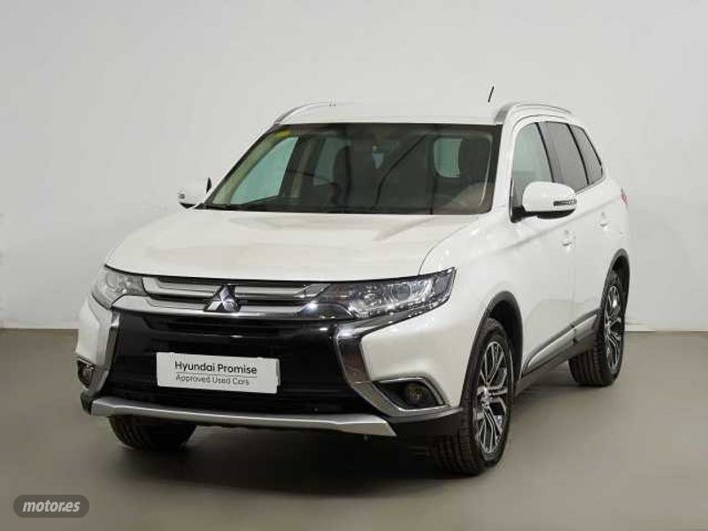 Luces diurnas de led  de segunda mano - Mitsubishi Outlander Outlander 220DI-D Motion 2WD 5pl. de 2016 con 153.800 Km por 14.990 EUR. en Cadiz