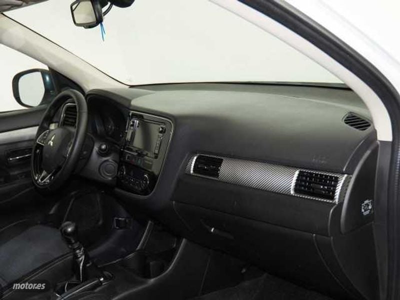 mitsubishi outlander outlander 220di-d motion 2wd 5pl. de 2016 con 153.800 km por 14.990 eur. en cadiz foto grande (3)
