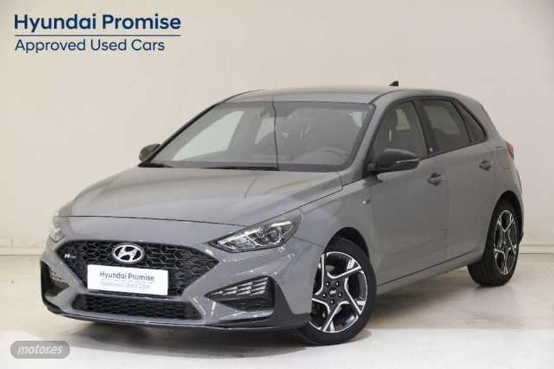 Hyundai i30 ordenador viaje  de segunda mano - Hyundai i30 1.0 TGDI N Line 30A 120 de 2024 con 23.609 Km por 20.990 EUR. en Cadiz
