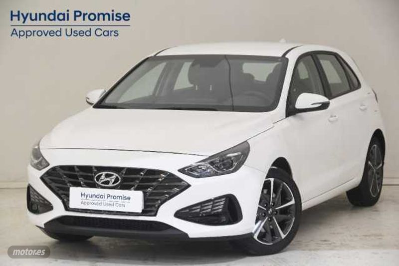 Hyundai i30 segunda mano  de segunda mano - Hyundai i30 1.5 DPI Klass SLX 110 de 2024 con 15.957 Km por 19.490 EUR. en Cadiz