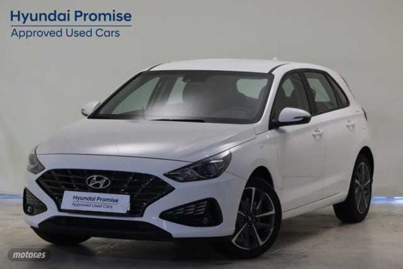 Hyundai i30  de segunda mano - Hyundai i30 1.5 DPI Klass SLX 110 de 2024 con 9.536 Km por 18.900 EUR. en Lleida