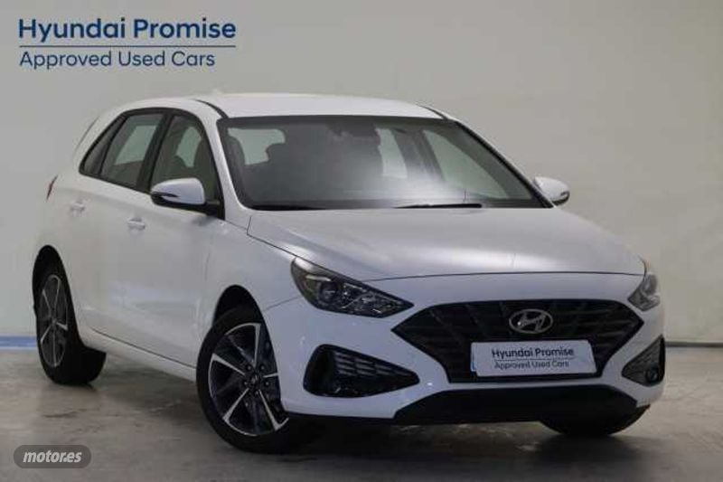 hyundai i30 1.5 dpi klass slx 110 de 2024 con 9.536 km por 18.900 eur. en lleida foto grande (2)