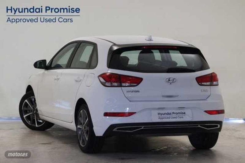 hyundai i30 1.5 dpi klass slx 110 de 2024 con 9.536 km por 18.900 eur. en lleida foto grande (3)