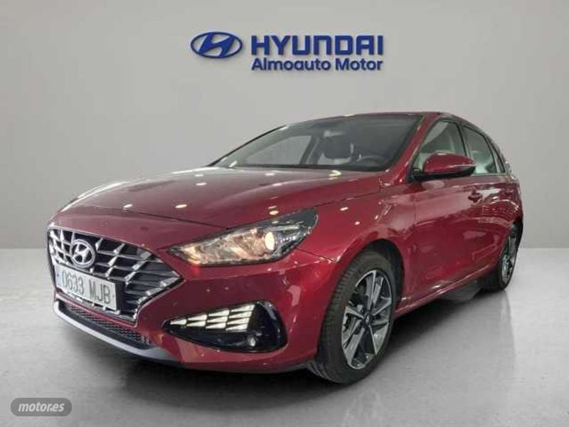 Hyundai i30 15572 km  de segunda mano - Hyundai i30 1.5 DPI Klass SLX 110 de 2023 con 14.300 Km por 17.900 EUR. en Madrid