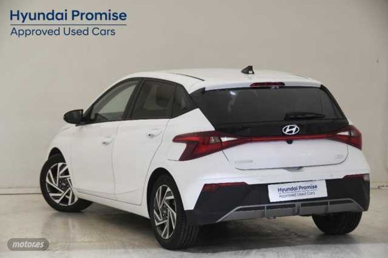 hyundai i20 1.2 mpi klass de 2024 con 15.075 km por 18.200 eur. en barcelona foto grande (3)