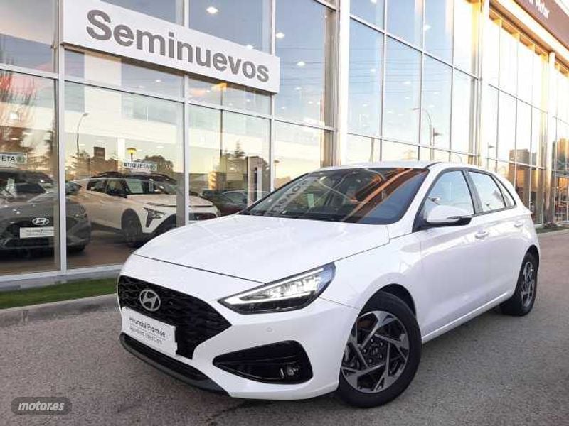 Hyundai i30 2023  de segunda mano - Hyundai i30 1.0 TGDI Klass 48V 100 de 2024 con 6.108 Km por 22.670 EUR. en Madrid