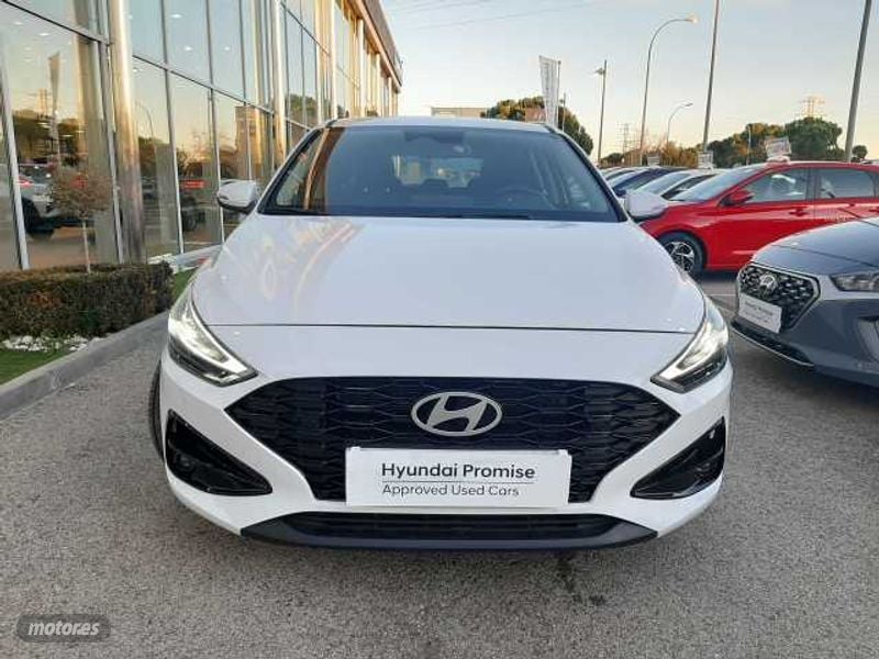 hyundai i30 1.0 tgdi klass 48v 100 de 2024 con 6.108 km por 22.670 eur. en madrid foto grande (2)