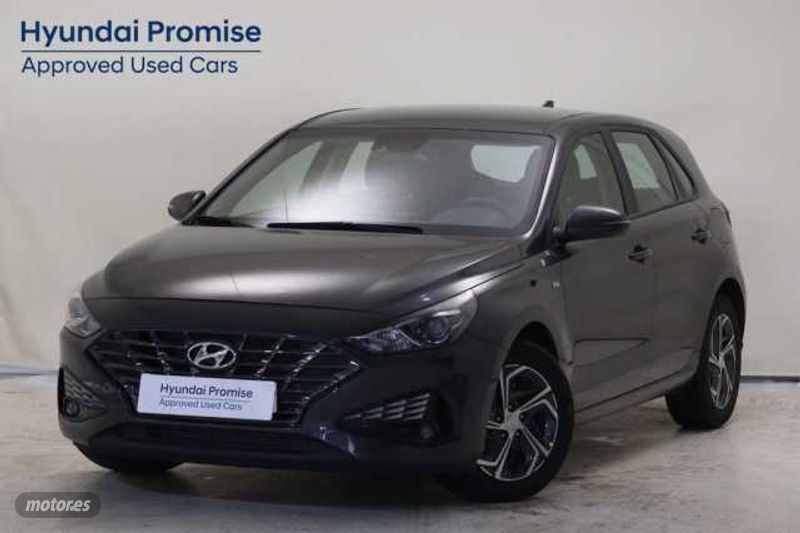 Hyundai i30 2023 gasolina  de segunda mano - Hyundai i30 1.0 TGDI Klass LR 48V 120 de 2024 con 16.256 Km por 21.500 EUR. en Madrid