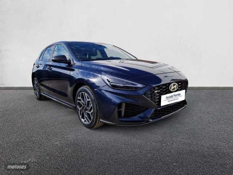 hyundai i30 1.0 tgdi n line 100 de 2025 con 10 km por 27.900 eur. en huelva foto grande (3)