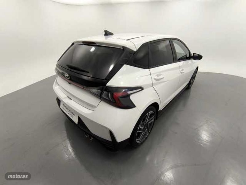 hyundai i20 1.2 mpi n line de 2024 con 8.264 km por 17.900 eur. en barcelona foto grande (2)