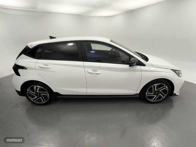hyundai i20 1.2 mpi n line de 2024 con 8.264 km por 17.900 eur. en barcelona foto grande (3)