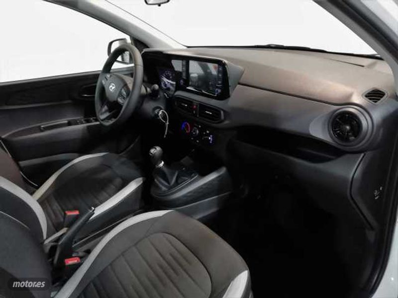 hyundai i10 1.0 mpi klass de 2021 con 43.520 km por 9.990 eur. en madrid foto grande (3)