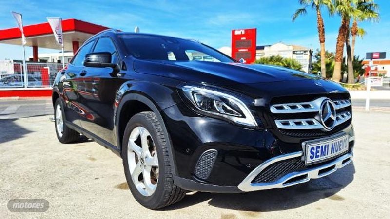 Mercedes Clase GLA GLA 180  GPS Piel LED  de 2019 con 51.000 Km por 21.900 EUR. en Granada