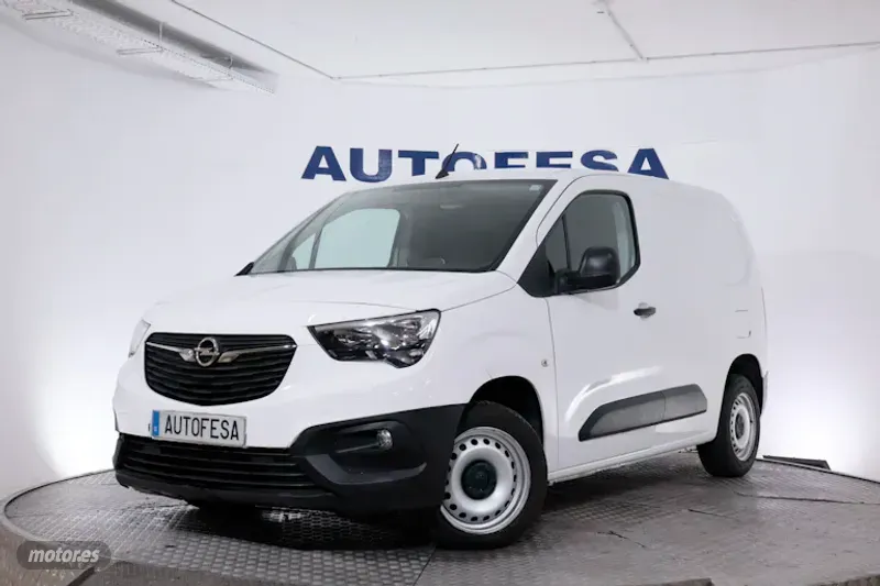 Opel Combo CARGO EXPRESS 1.5 TD 100CV 3P # IVA DEDUCIBLE, de 2019 con 20.885 Km por 13.800 EUR. en Madrid