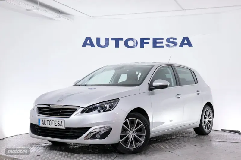 Peugeot 308 1.2 110CV ALLURE 5P de 2016 con 52.195 Km por 9.950 EUR. en Madrid