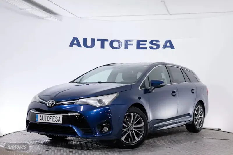 Toyota Avensis TOURING SPORTS 150D ADVANCE 143CV 5P # TECHO PANORAMICO,NAVY,CAMARA TRASERA de 2015 c...