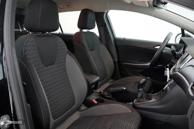 Opel Astra - foto 17