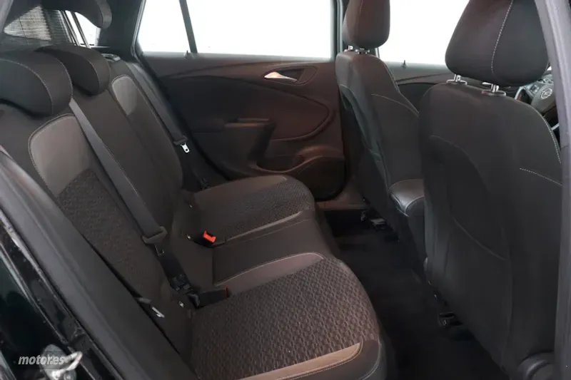 Opel Astra - foto 18