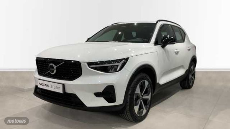 Volvo XC40 XC40 Plus, B3 Mild Hybrid, Gasolina, Dark de 2024 con 24.832 Km por 34.500 EUR. en Ciudad Real