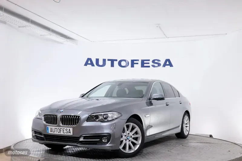 BMW Serie 5 520D AUTO 190CV 4P #CUERO,NAVY, PARKTRONIC de 2015 con 131.552 Km por 18.380 EUR. en Madrid