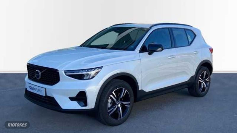 Volvo XC40 2.0 B3 PLUS DARK AUTO 163 5P de 2025 con 8 Km por 39.900 EUR. en Barcelona