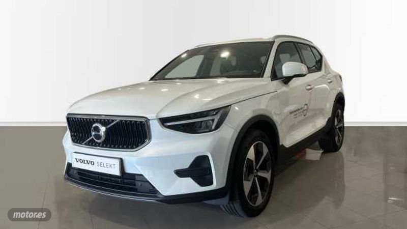 Volvo XC40 XC40 Core, B3 Mild hybrid, Gasolina de 2025 con 7.000 Km por 37.900 EUR. en Barcelona