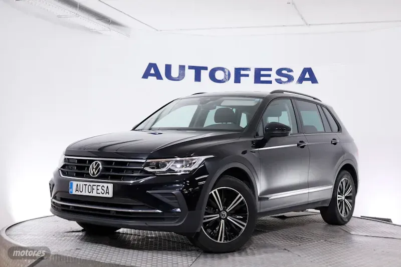 Volkswagen Tiguan LIFE 2.0TDI DSG 150CV AUTO 5P S/S # IVA DEDUCIBLE, NAVY, FAROS LED de 2021 con 32....