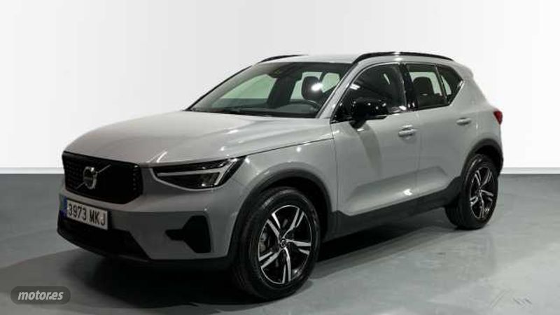 Volvo XC40 2.0 B3 PLUS DARK AUTO 163 5P de 2023 con 24.972 Km por 37.900 EUR. en Granada