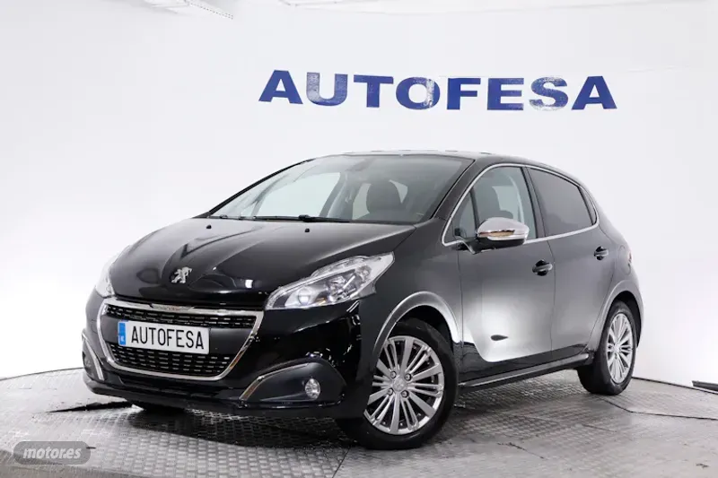 Peugeot 208 1.2 110CV ALLURE AUTO 5P S/S # NAVY de 2018 con 81.200 Km por 9.650 EUR. en Madrid