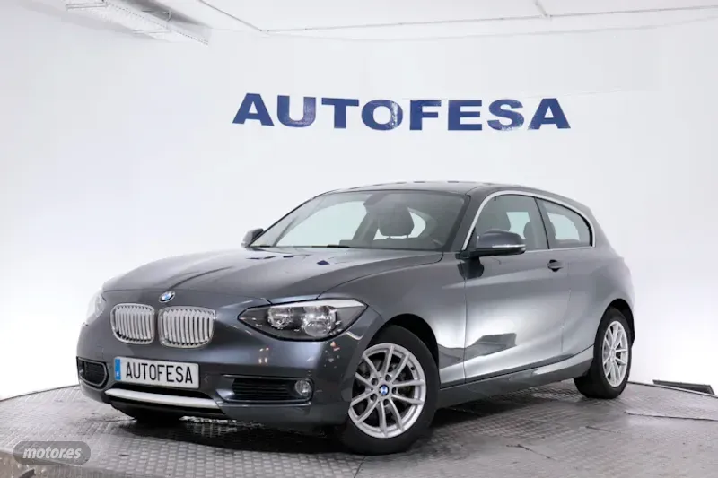 BMW Serie 1 114D 95CV URBAN 3P # NAVY,PARKTORNIC,LIBRO REVISION de 2013 con 109.000 Km por 11.350 EU...