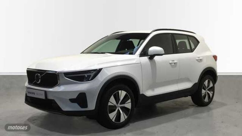 Volvo XC40 XC40 MODEL ESSENTIAL de 2025 con 6 Km por 35.900 EUR. en Cantabria