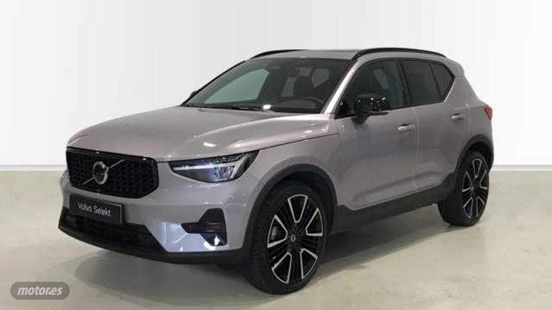 Volvo XC40 2.0 B4 G Momentum Auto 2025