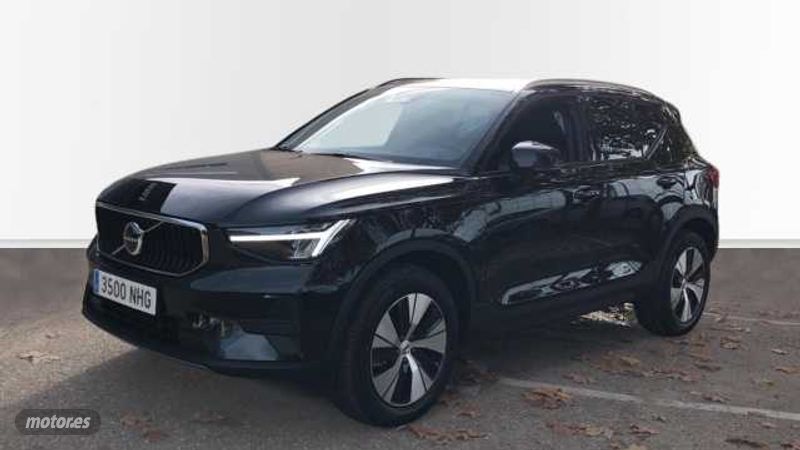 Volvo XC40 2.0 B4 G Momentum Auto 2025