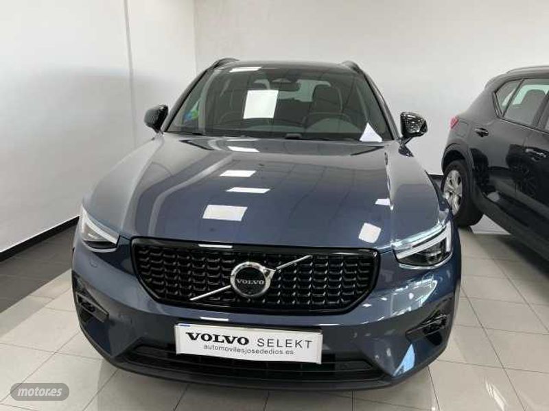 Volvo XC40 2025