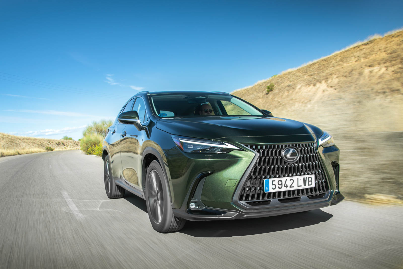 Fotos Lexus NX 450h+ (Verde oliva) MY2022 / Motor.es